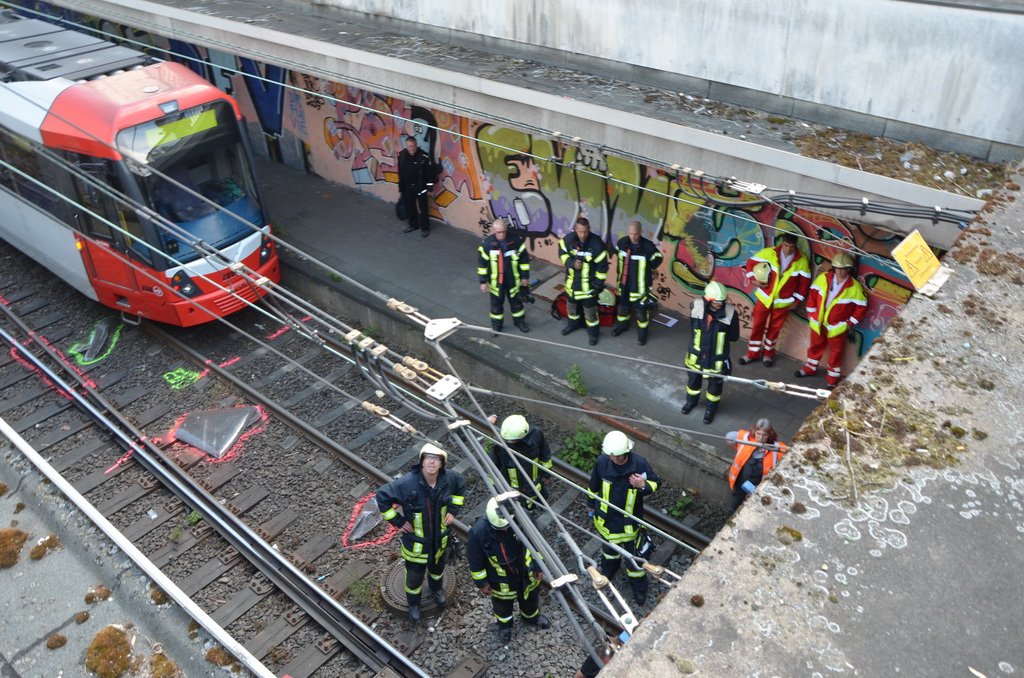 Unfall zwischen zwei KVB Bahnen Koeln Hoehenhaus Im Weidenbruch P104.JPG